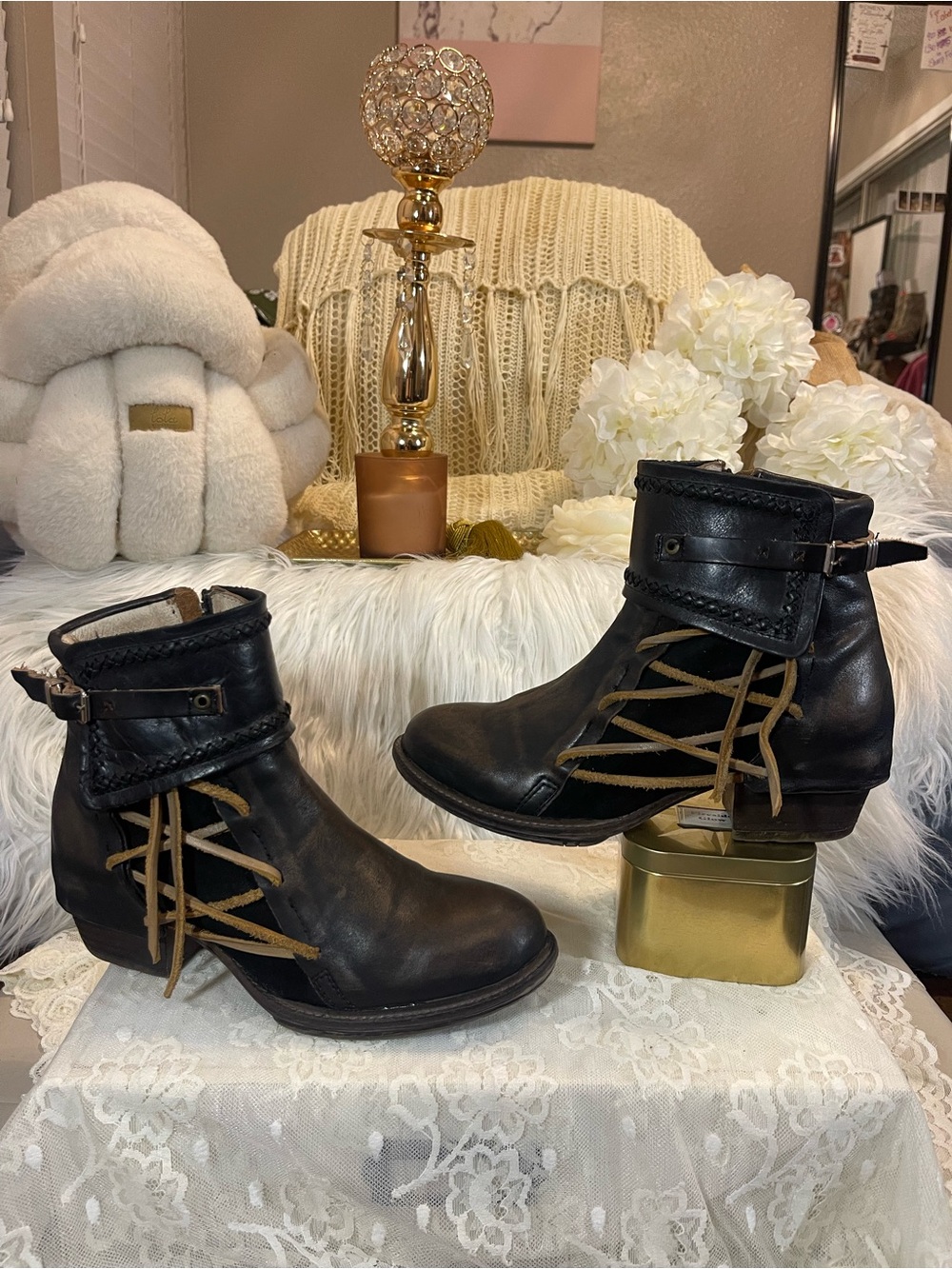 Freebird by Steven EUC/OG MAX(Maximus) Ankle Boot in Distressed Black Leather